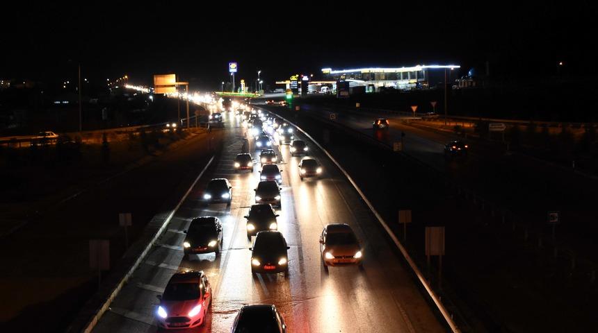"Kilit kavşak" Kırıkkale'de bayram tatilinden dönüş yoğunluğu başladı
