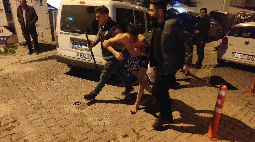 Kuşadası&rsquo;nda iki grup arasında bı&ccedil;aklı kavga: 2 yaralı