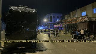 İzmir'de ehliyetsiz sürücünün kullandığı otomobilin çarptığı 1 kişi öldü, biri çocuk 2 kişi yaralandı