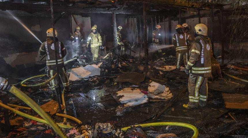 Esenyurt'ta iş yerinde çıkan yangın söndürüldü