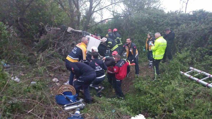 TEM�de feci kaza! Servis minib�s� �arampole yuvarland�...