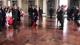Milli Eğitim Bakanı Özer, çocuklarla birlikte Anıtkabir’de