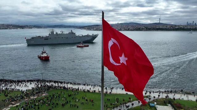 Dünyanın ilk SİHA gemisi TCG Anadolu, demir aldı! Havadan böyle görüntülendi