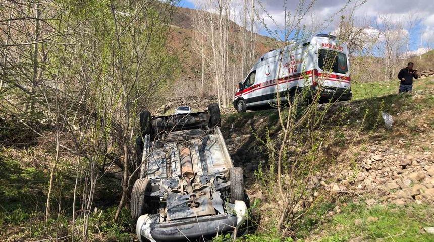 Bing&ouml;l&rsquo;de otomobil şarampole devrildi: 4 yaralı