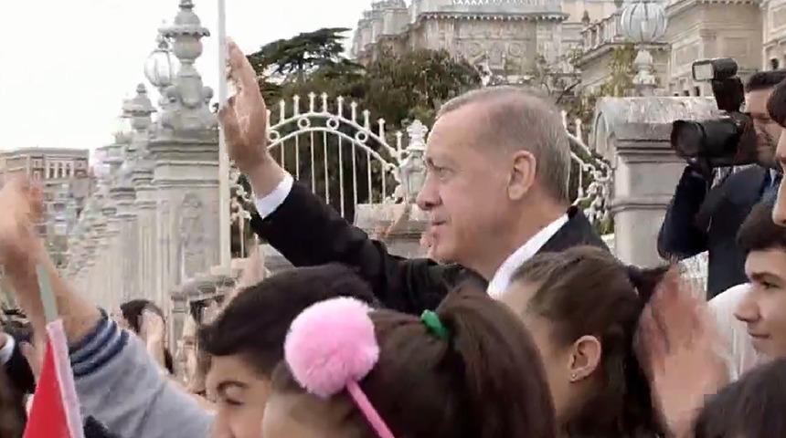 Son dakika: TCG Anadolu yola çıktı! İstanbul Boğazı'ndan Cumhurbaşkanı Erdoğan'ı selamlayarak geçti