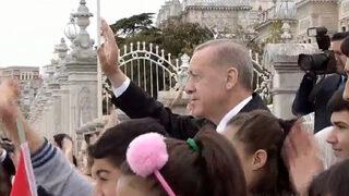 Son dakika: TCG Anadolu yola çıktı! İstanbul Boğazı'ndan Cumhurbaşkanı Erdoğan'ı selamlayarak geçti