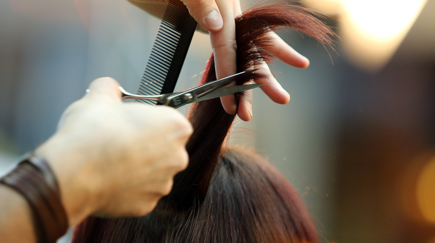 Kuaför anında genç görünüm sağlayan saç stillerini açıkladı! Zarif ve genç gözükmek için...