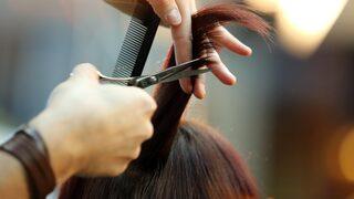 Kuaför anında genç görünüm sağlayan saç stillerini açıkladı! Zarif ve genç gözükmek için...