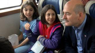 Bakan Soylu çocuklarla boğaz turu yaptı! 'Cumhuriyetimize, demokrasimize sahip çıkmak bizim temel görevimiz'