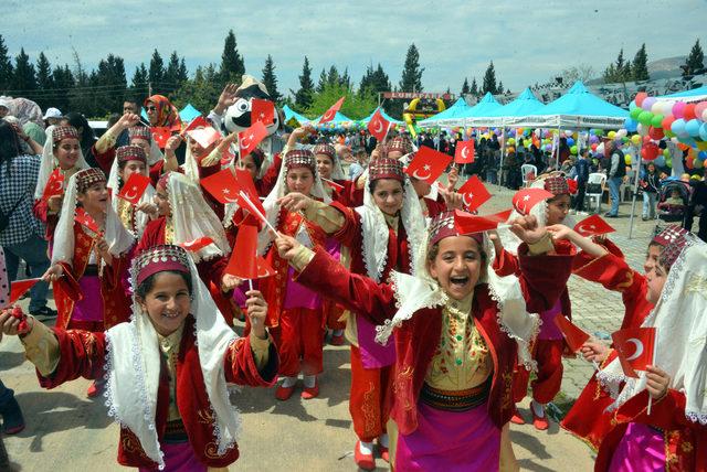 depremin-merkez-ussu-kahramanmarasta-23-nisan-kutlandi_4627_dhaphoto1