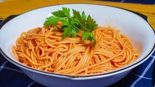 Enfes lezzetiyle bol salçalı makarna tarifi! Evde salçalı makarna nasıl yapılır?