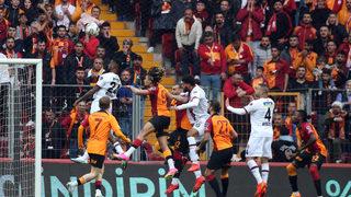 6 gol, 2 penaltı! Galatasaray Karagümrük ile 3-3 berabere kaldı, şampiyonluk yarışında darbe aldı