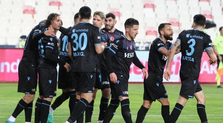 Beşiktaş Galatasaray derbisi sonrası şampiyonluk hesapları karıştı! İşte Süper Lig'de güncel puan durumu G4