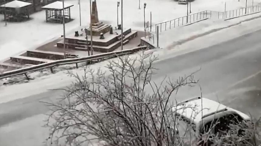 Nisan ayının son günlerinde kar sürprizi! Lapa lapa yağdı