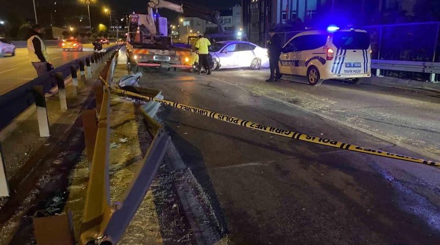Bayrampaşa’da alkollü sürücü bariyere çarptı: 1 ağır yaralı