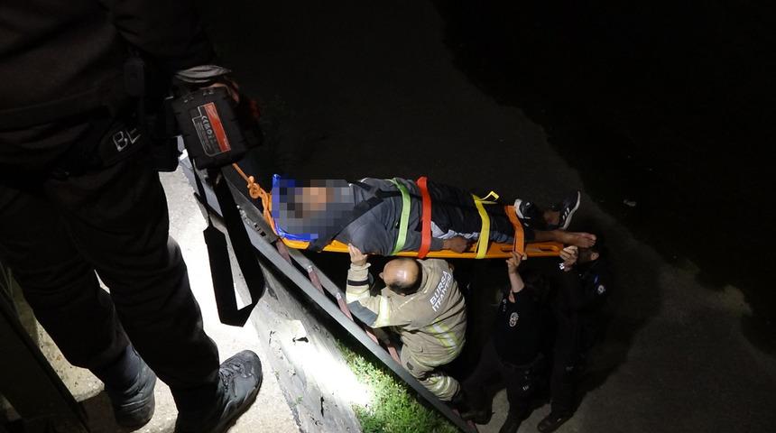 Bursa'da ilginç kovalamaca! Yakalanacağını anlayınca dereye atladı