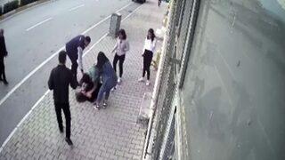 Kızların kavgası kamerada! Tekme tokat birbirlerine girdiler