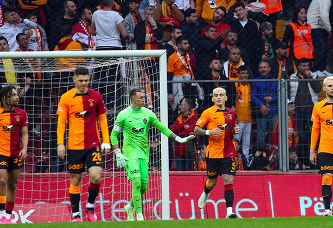 Galatasaray Karag&uuml;mr&uuml;k ma&ccedil;ının ardından usta isimden dikkat &ccedil;eken yorum! "Bir puan şampiyon yapacak"