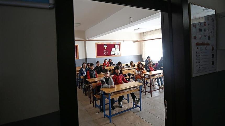 Deprem bölgesindeki 10 ilde eğitim-öğretimde telafi programı yapılacak! Bakan Özer tarih vererek duyurdu