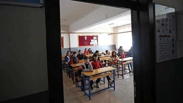 Deprem bölgesindeki 10 ilde eğitim-öğretimde telafi programı yapılacak! Bakan Özer tarih vererek duyurdu