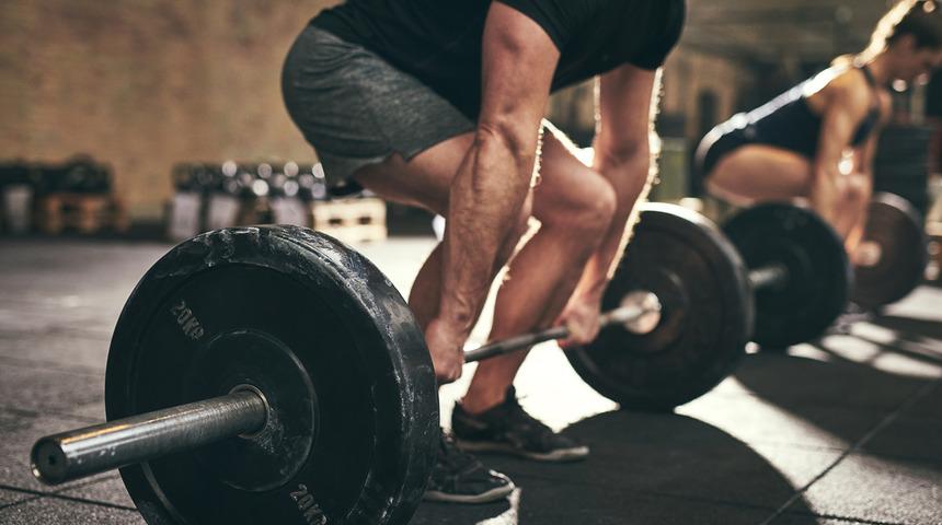 Deadlift nedir, nasıl yapılır, ne işe yarar? Deadlift nereyi çalıştırır, deadlifte kaç kilo ile başlanmalı?