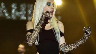 Gülşen'in sütyensiz tarzı dikkat çekmişti! Bakın Amerika'dan kaç paraya getirtti