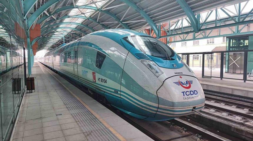 Yüksek hızlı tren Sivaslıları heyecanlandırdı