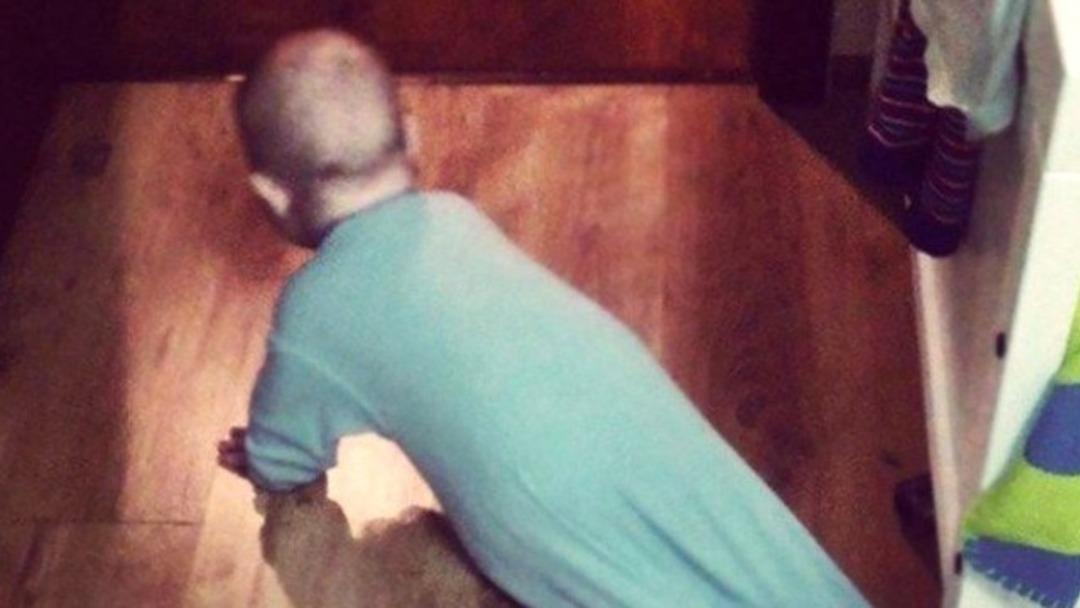 Babaları y&uuml;z&uuml;nden şekilden şekle girdiler!