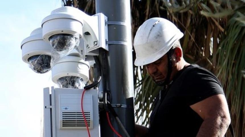 İsrail'in 'ajan' g&ouml;zleri! Mescid-i Aksa kapısının &ccedil;evresi 60 kamerayla izleniyor!