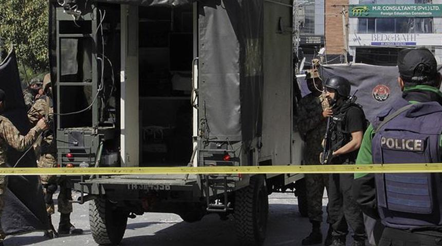 Pakistan'da karakola intihar saldırısı: 10 kişi öldü, 28 kişi yaralandı