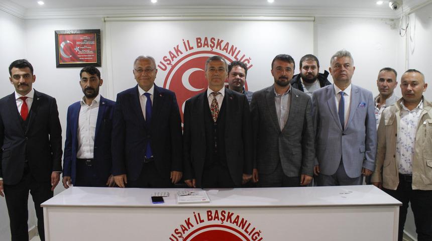 Uşak'ta Zafer Partisinden istifa eden 25 kişi MHP'ye katıldı