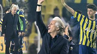 Son dakika: Kadıköy'de maç sonu olay! Tribünden tepki geldi, Jorge Jesus cevap verdi! O anlar sosyal medyaya damgasını vurdu...