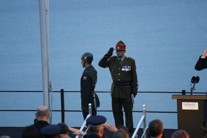 Çanakkale Kara Savaşları’nın 108. yılı! İki bin kişi, çıkarmanın yapıldığı alanda 'Şafak Ayini' için bir araya geldi G5