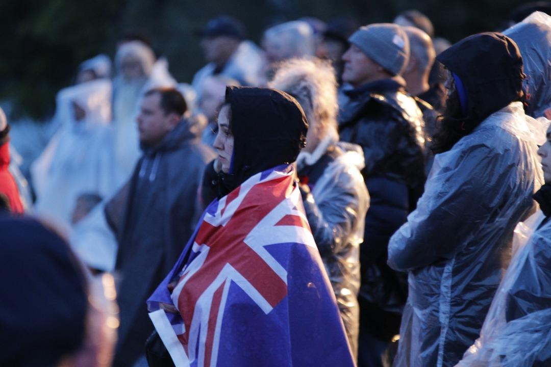 &Ccedil;anakkale Kara Savaşları&rsquo;nın 108. yılı! İki bin kişi, &ccedil;ıkarmanın yapıldığı alanda 'Şafak Ayini' i&ccedil;in bir araya geldi