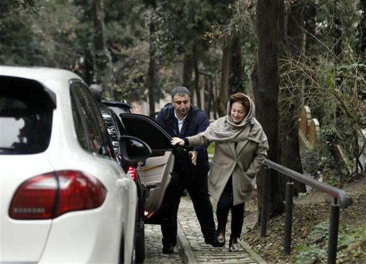 Berna Yılmaz oğlunun mezarı başında G4