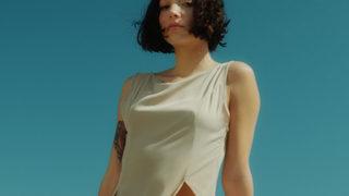 Zeynep Bastık güneşi görünce mutlu oldu! Bikinili poz