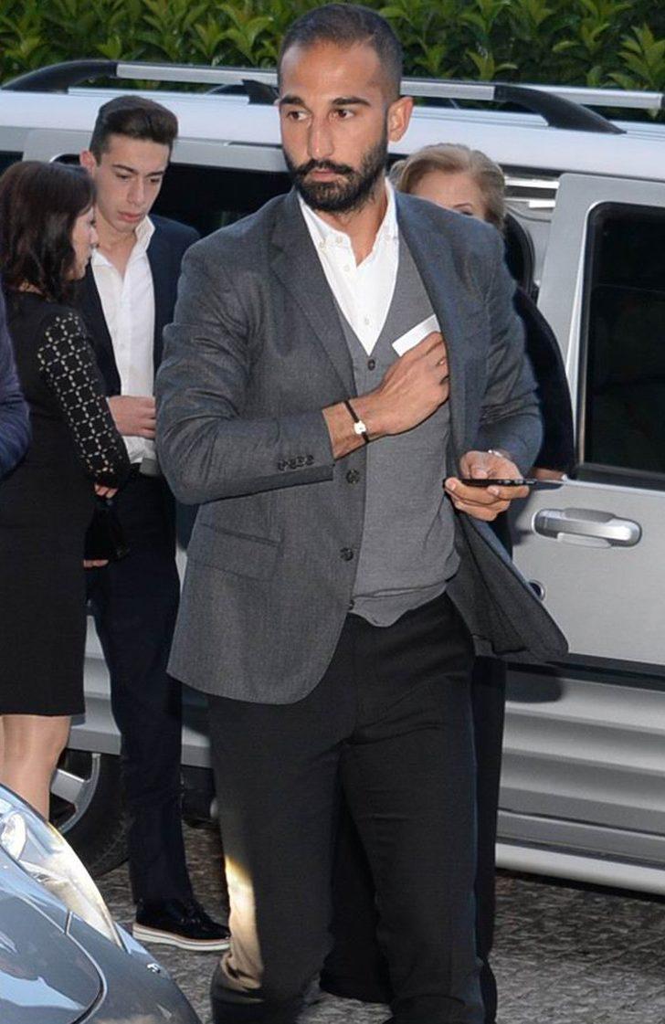 Kaleci Volkan Babacan spiker Hilal Özdemir'le nişanlandı G3