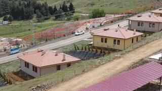 Deprem bölgesinde yaralar sarılıyor! 45 günde yapılıp teslim edildi...