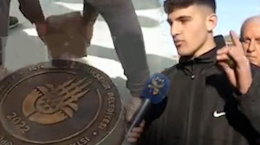 İBB'nin cami motifli desenleri yer koymasına sinirlendi, denize attı! "Allah için söktüm, burası Müslüman ülkesi" diye tepki gösterdi... Sosyal medyada hızla yayıldı