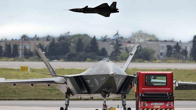 Bayraktar Kızelma bir ilke imza attı! TEKNOFEST'e uçarken çarpıcı görüntüler: Bayraktar Akıncı TİHA eşlik etti