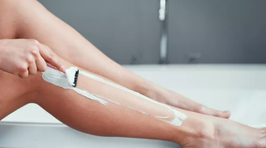 Uzmanı bacağınızı yanlış tıraş ettiğinizi paylaştı! P&uuml;r&uuml;zs&uuml;z bacaklar i&ccedil;in...