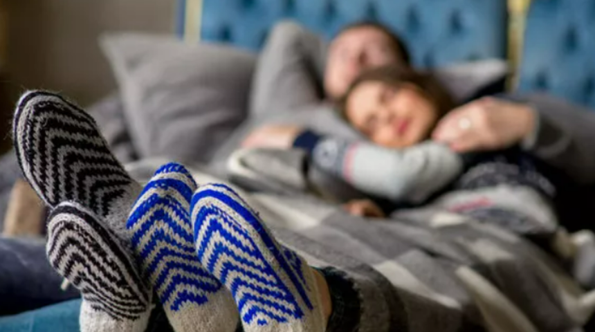 Pirinç dolu çorap giydiğinizde mucizelere hazır olun! Tüm rahatsızlıkları söküp atıyor