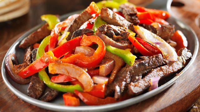 Lokum gibi yumuşacık olan et fajita tarifi! Etli fajita nasıl yapılır?