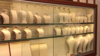 Filmleri aratmayan soygun: Duvarı delip kuyumcuya girdiler, kilolarca altın çaldılar!