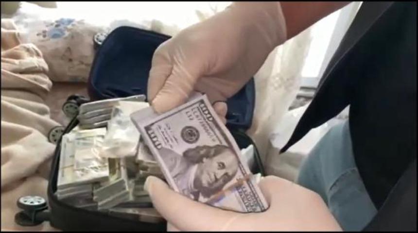 Bavulun içinden deste deste döviz çıktı! Piyasa değeri tam 25 milyon lira