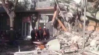 SON DAKİKA | Malatya'da ağır hasarlı bina çöktü! Yan binadaki 4 kişiyi ekipler kurtardı