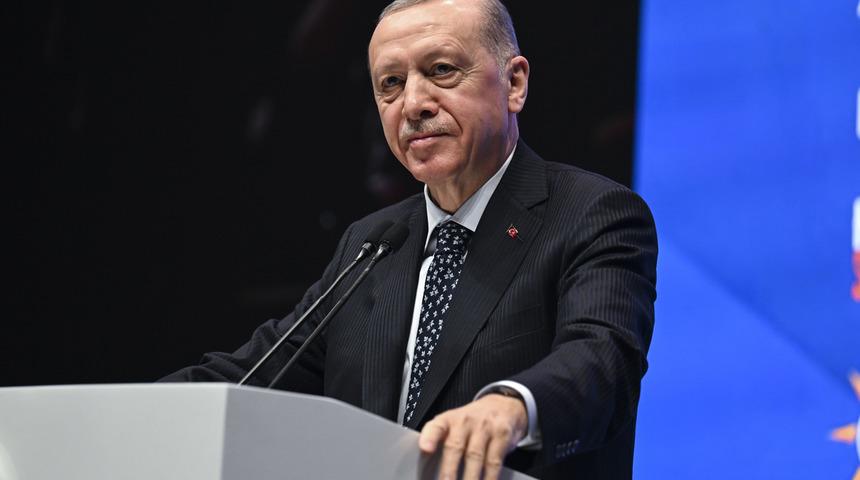 Son dakika: Cumhurbaşkanı Erdoğan, hem Kılıçdaroğlu hem İnce'yi hedef aldı: Otobüs kapılarında raks ederek...