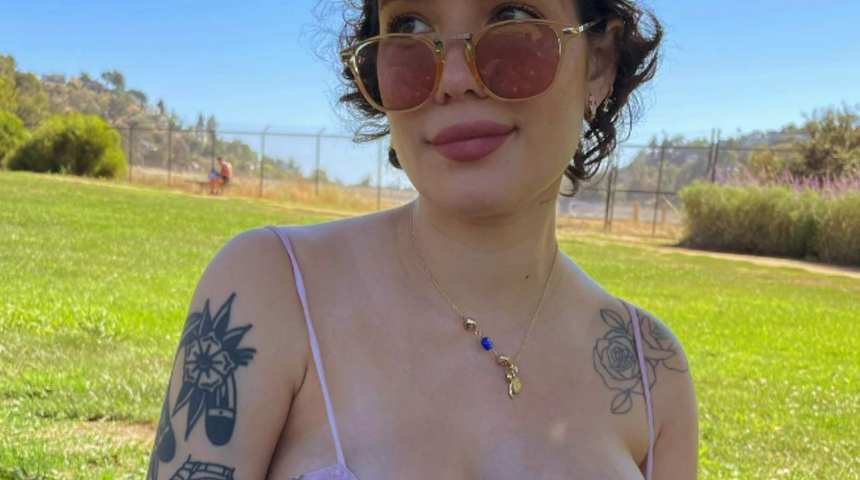 Halsey'in şaşırtan güzellik sırrı! Anne sütünü hem oğluna hem de kendine...