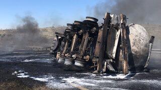 Şırnak'ta akaryakıt tankeriyle kamyonetin çarpıştığı kazada 1 kişi öldü, 5 kişi yaralandı