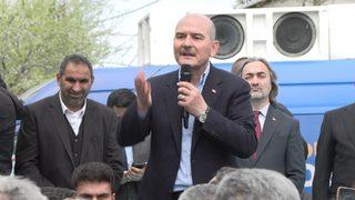 Dün geceki operasyona dikkat çekti! Bakan Soylu'dan milletvekili adayı Dönmez'in gözaltına alınmasına ilişkin açıklama... Terör kıyafetini giymiş